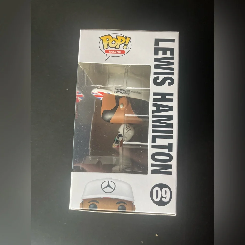 Funko Pop! Racing: AMG Petronas F1 #09 - Lewis Hamilton w/ Helmet - Picture 4 of 6
